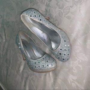 Silver high heels 👠
